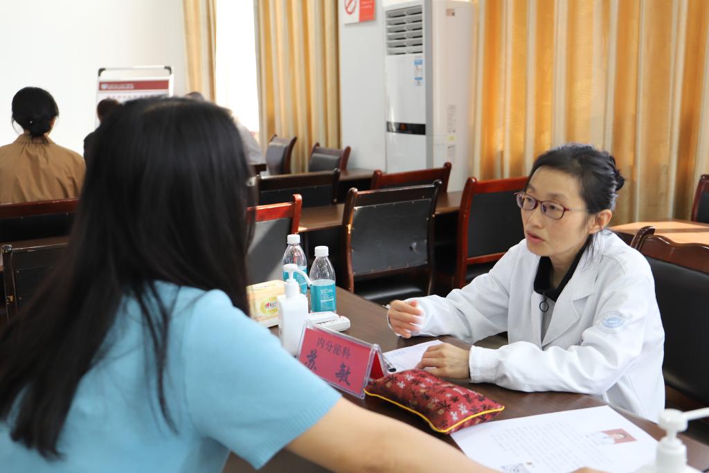合川區(qū)婦聯(lián)舉辦“健康中國(guó)·母親行動(dòng)”健康知識(shí)科普講座暨義診服務(wù)